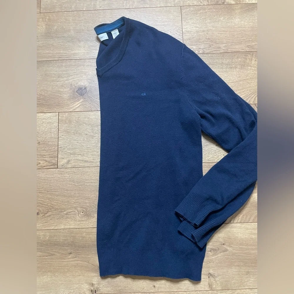 Calvin Klein Men's Ribbed V-Neck Sweater (Navy / Size L)